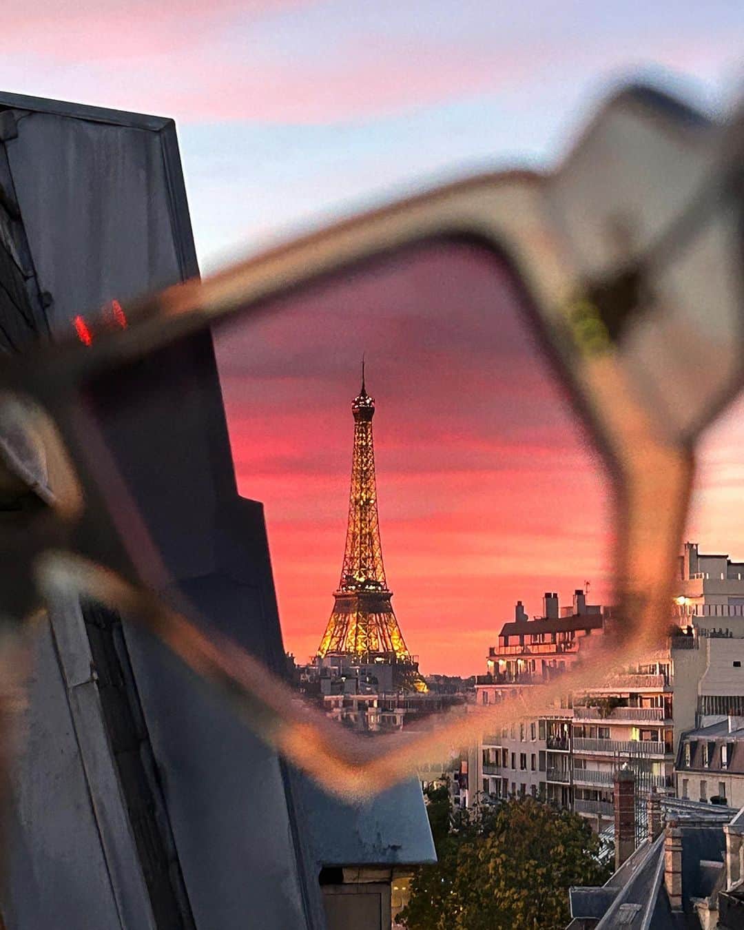コモノのインスタグラム：「We couldn't be more obsessed with these glasses even if we tried.」