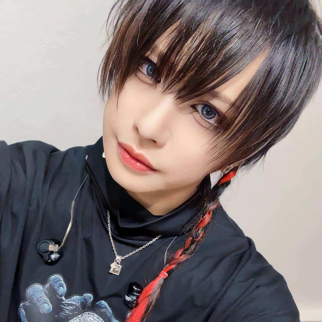 ちょび のインスタグラム：「髪の毛ちょこっと切ったんだよねぇ💪(🐰д´)ノ」