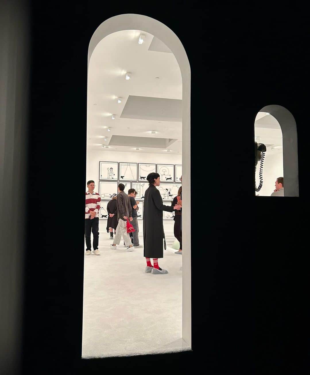 セイント・ヴィンセントのインスタグラム：「Surveiled at brilliant alex da corte’s opening of The Daemon.」