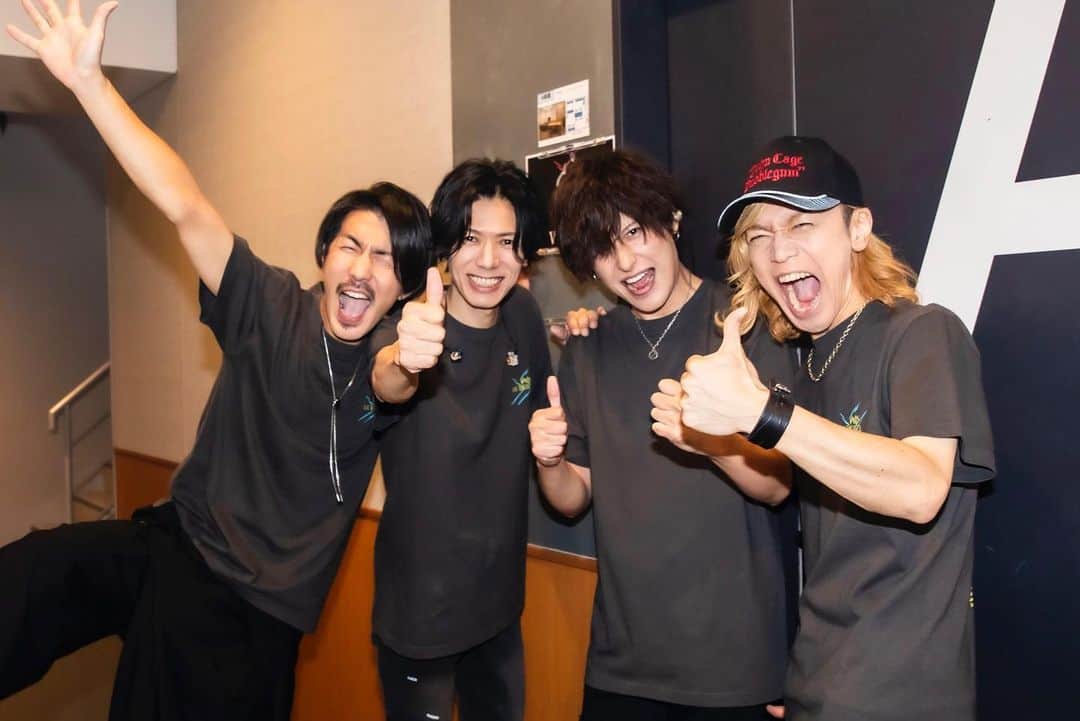 WANDSさんのインスタグラム写真 - (WANDSInstagram)「9/26 @ZeppHaneda (TOKYO) 本日無事ツアーファイナルを迎えました！  超満員の会場がひとつになり全力SHOUT OUT✊する景色は圧巻！  ツアー前はどんな感じになるか分からないと言っていたメンバーですが、今回のNEW AL・ライブツアーを通してWANDS第5期の魅力をたっぷりと皆様に伝えられたのではないでしょうか📣  各会場にご来場いただいた皆様、ツアースタッフの皆様、関係者の皆様、素晴らしいライブツアーをつくりあげて頂き本当にありがとうございました！ またお会いしましょう！！   #wands_shoutout」9月27日 0時42分 - wands_official