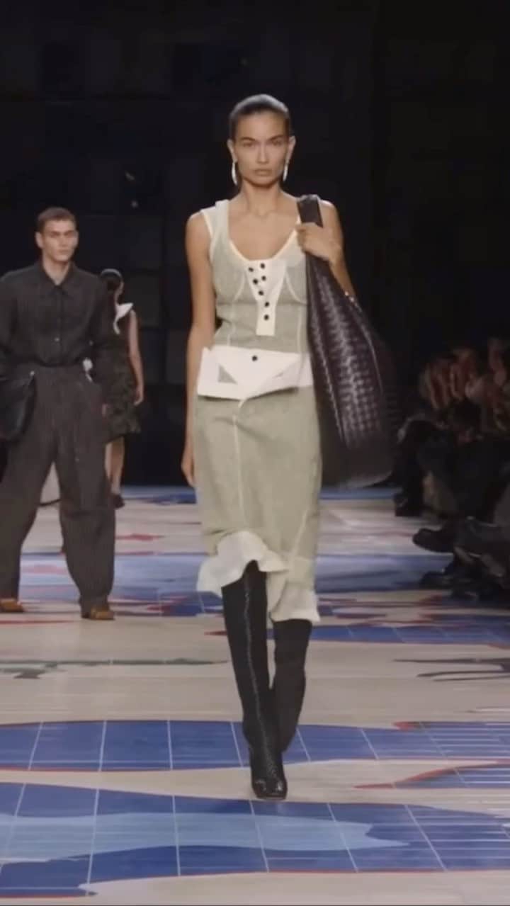 ケリー・ゲイルのインスタグラム：「Bottega Veneta SS24 @newbottega @matthieu_blazy @bitton @establishmentny」