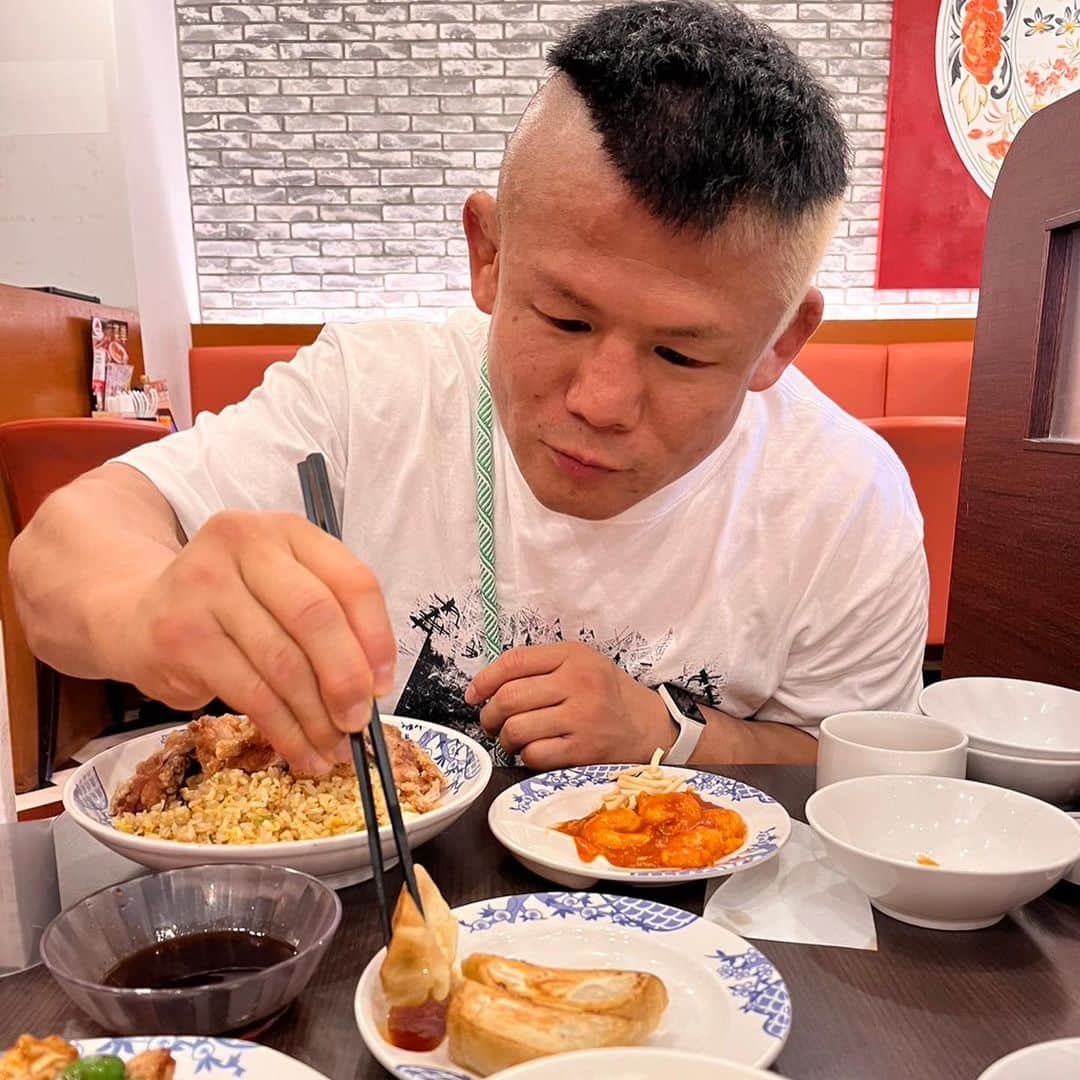 北岡悟さんのインスタグラム写真 - (北岡悟Instagram)「バババババーミヤン！！！！！ #はちみつ揚げパンバニラアイス添え #台湾大からあげチャーハン #海老のチリソース #本格焼餃子 #朝バーミヤン #バーミヤン #バーミヤン神宮前 #バーミヤン神宮前店」9月27日 0時50分 - lotuskitaoka