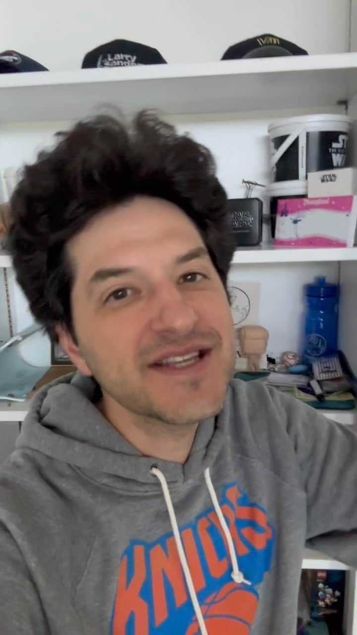 ベン・シュワルツのインスタグラム：「CHICAGO!!! Ben Schwartz and Friends is coming back to the legendary Chicago Theatre on Saturday 10/7! That’s so soon! Get your tickets at RejectedJokes.com! Can’t wait to see you there!」