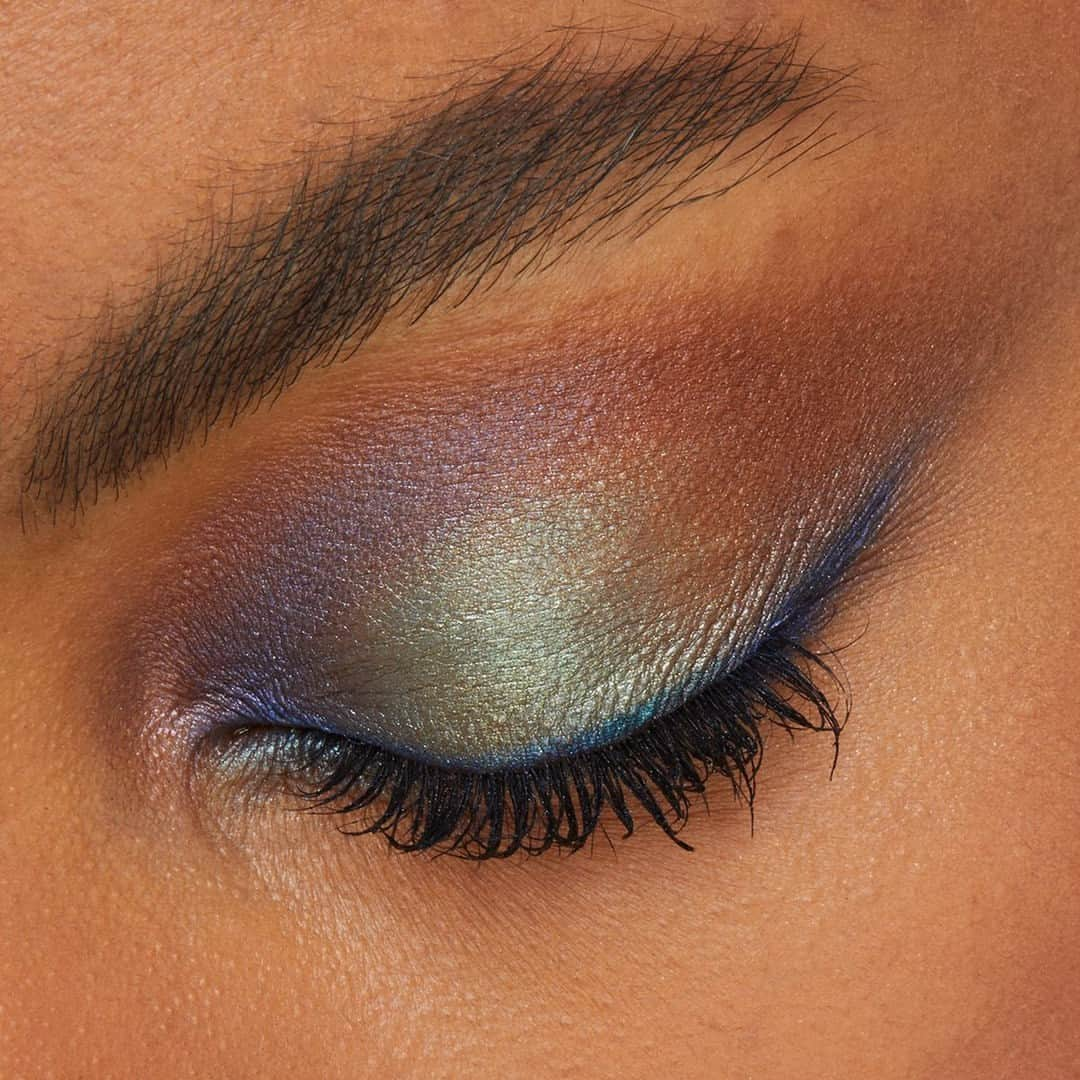 KIKO MILANOさんのインスタグラム写真 - (KIKO MILANOInstagram)「Embrace creativity with this stunning multicolored #eyelook! 💫 Featuring the new Maxi Mod Mascara for intense lashes and our Water Eyeshadow for remarkable radiance ✨⁣ ⁣ #KIKOEyes #eyeshadowlook #blueeyeshadow #thineyeliner #modernmakeup⁣ ⁣ New Water Eyeshadow 17, 19 - Graphic Look Eyes & Body Pencil 09 - New Maxi Mod Mascara⁣」9月27日 1時00分 - kikomilano