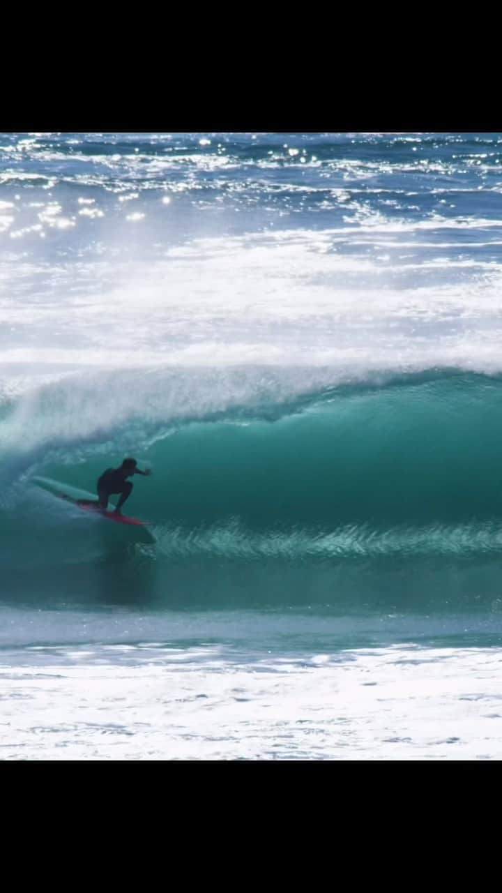 ジェレミー・フローレスのインスタグラム：「It was Sunday, and there’s plenty more coming… A bit over excited on this ride, but the energy was just too good. See you tomorrow 🤌🏼 . 🎥: @andybenetrixproduction / @quiksilver_festival . Bisous le fréro @mathiasmaallem」