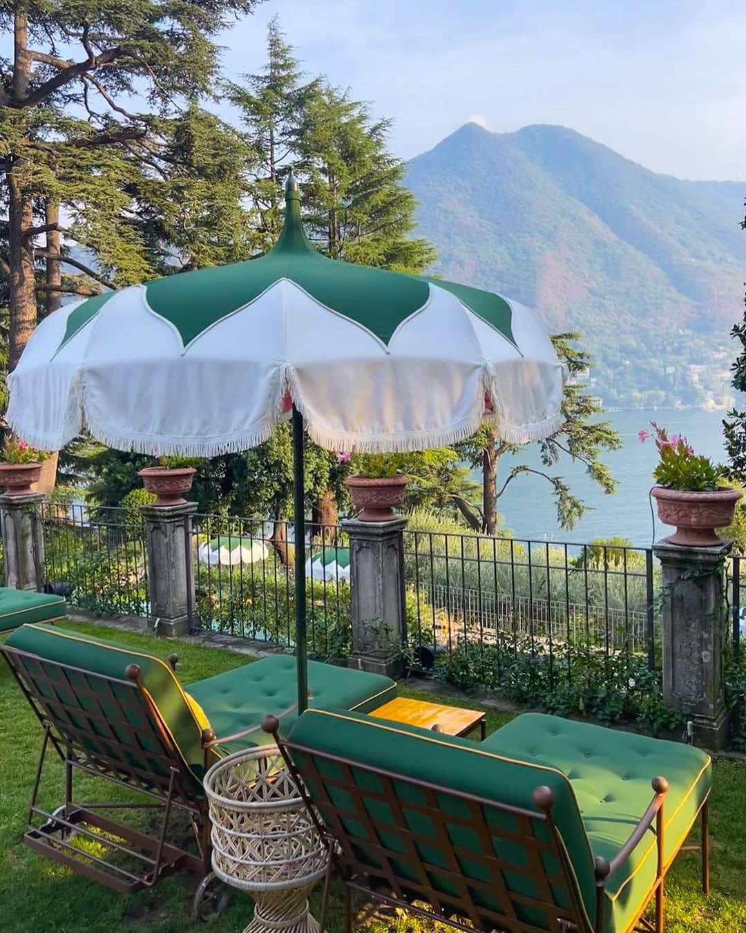BEAUTIFUL HOTELSさんのインスタグラム写真 - (BEAUTIFUL HOTELSInstagram)「@_itsbeautifulhere brings the magic of Passalacqua in Italy to life! 🇮🇹 This lavish 18th-century aristocratic residence, nestled along the shores of Lake Como, has been elegantly reimagined into a one-of-a-kind hotel experience - making it a serene lakeside retreat where history meets luxury. ✨  📽 @_itsbeautifulhere 📍 @passalacqualakecomo, Lake Como, Italy」9月27日 1時04分 - beautifulhotels