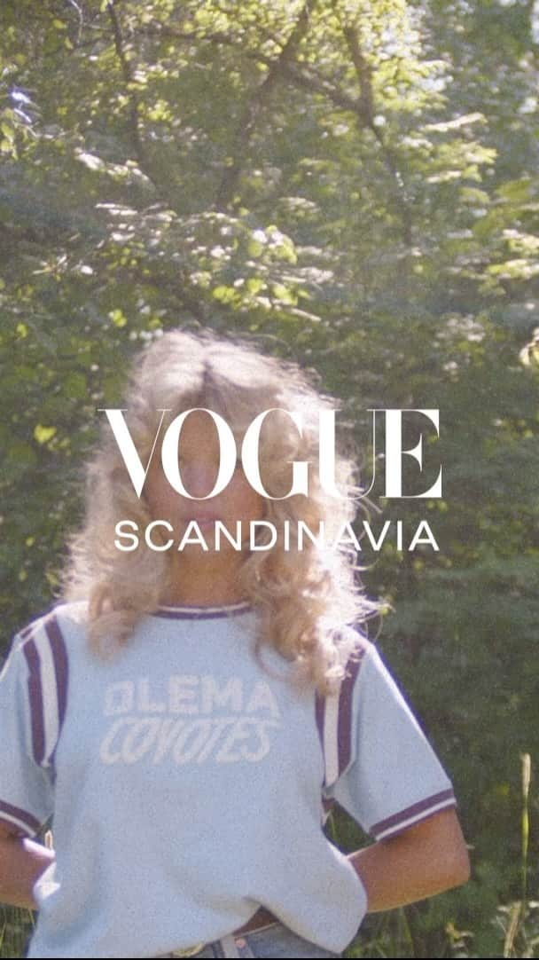 Levi’sのインスタグラム：「Meet the sensational @matildadjerf, a small-town girl with a global-sized impact! Her iconic style and entrepreneurial spirit shine bright, and now you can catch her rocking Levi’s on @voguescandinavia’s digital cover. #LiveinLevis #MatildaDjerf  Video by Kristian Bengtsson and Margarita Sheremet Moving cover: Margarita Sheremet Stylist: Sara Jeminen Talent: Matilda Djerf Hair Stylist: Philip Fohlin Makeup Artist: Josefina Zarmén Stylist Assistants: Ebba Martin, Emma Glennow Production Assistant: Elsa Lagercrantz Production: Linkdetails」