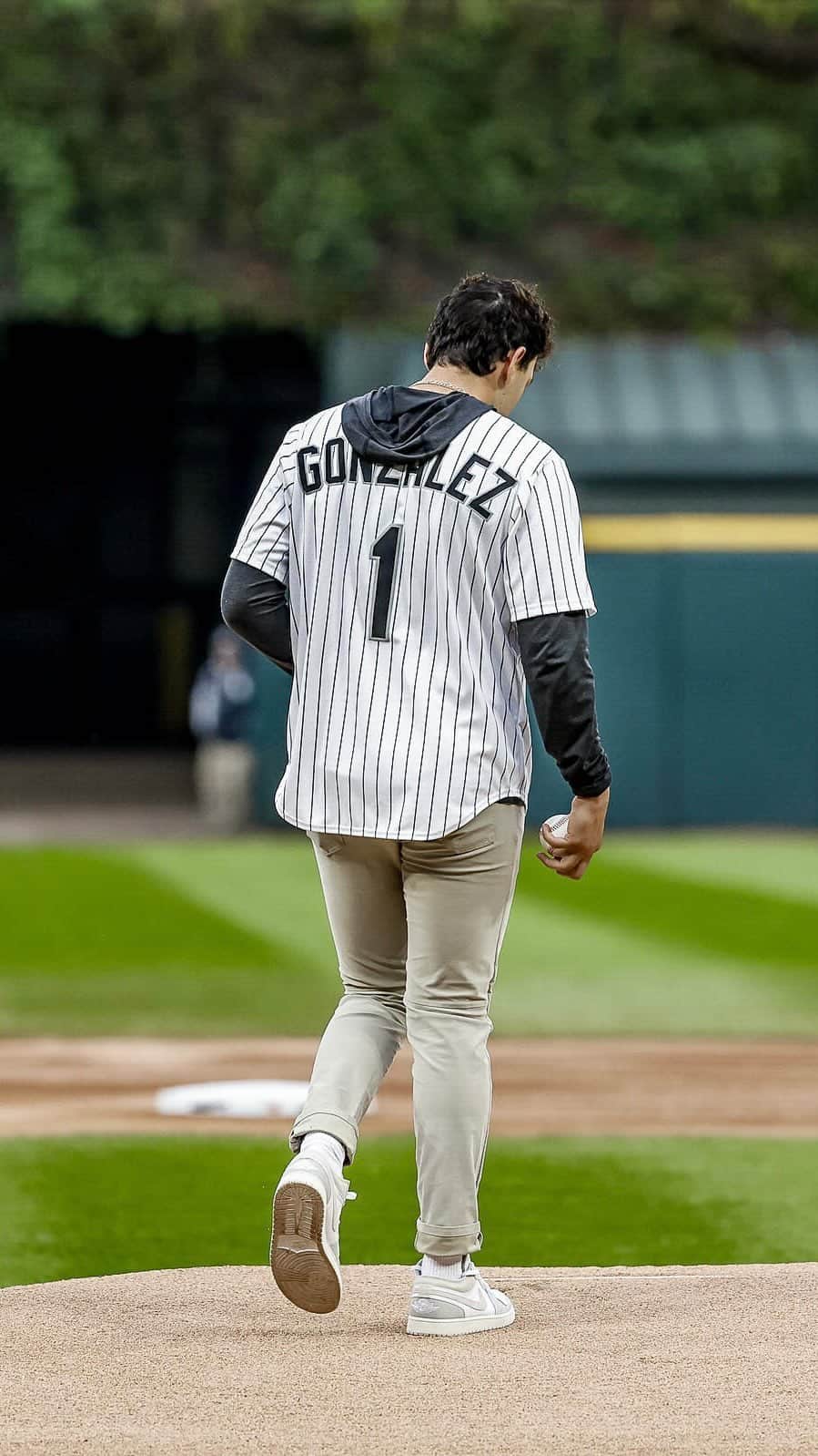 シカゴ・ホワイトソックスのインスタグラム：「Whirlwind of a day at the ballpark for @jake.jjg!」