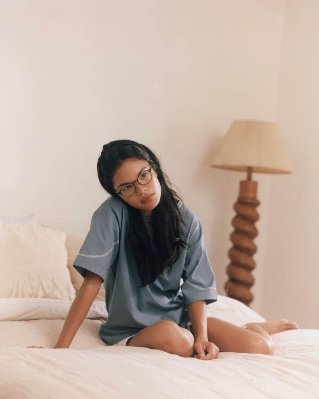 JINSさんのインスタグラム写真 - (JINSInstagram)「Glasses designed for time spent inside. Make your life at home more comfortable with Airframe Home.  Photography: @julien__sage Stylist: @layton_style HMU: @carlacsperez Model: @sandradrifter Assistant: @austincalvello」9月27日 1時10分 - jins.usa