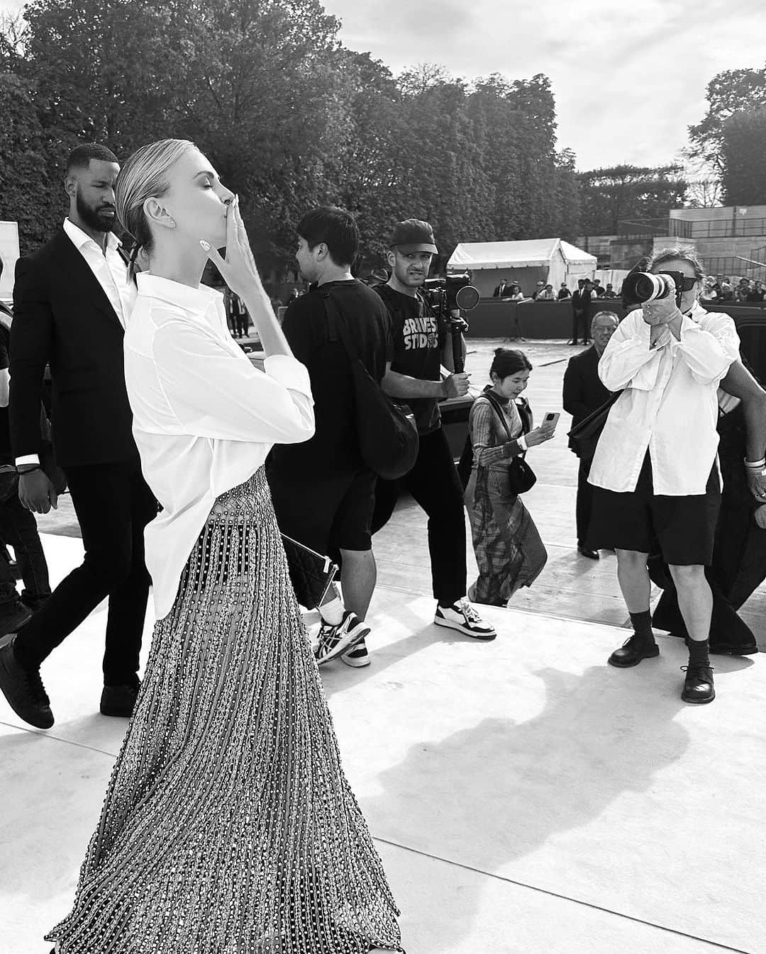 シャーリーズ・セロンさんのインスタグラム写真 - (シャーリーズ・セロンInstagram)「Ready to runway. Another stunning @dior show in Paris. 💋」9月27日 1時25分 - charlizeafrica