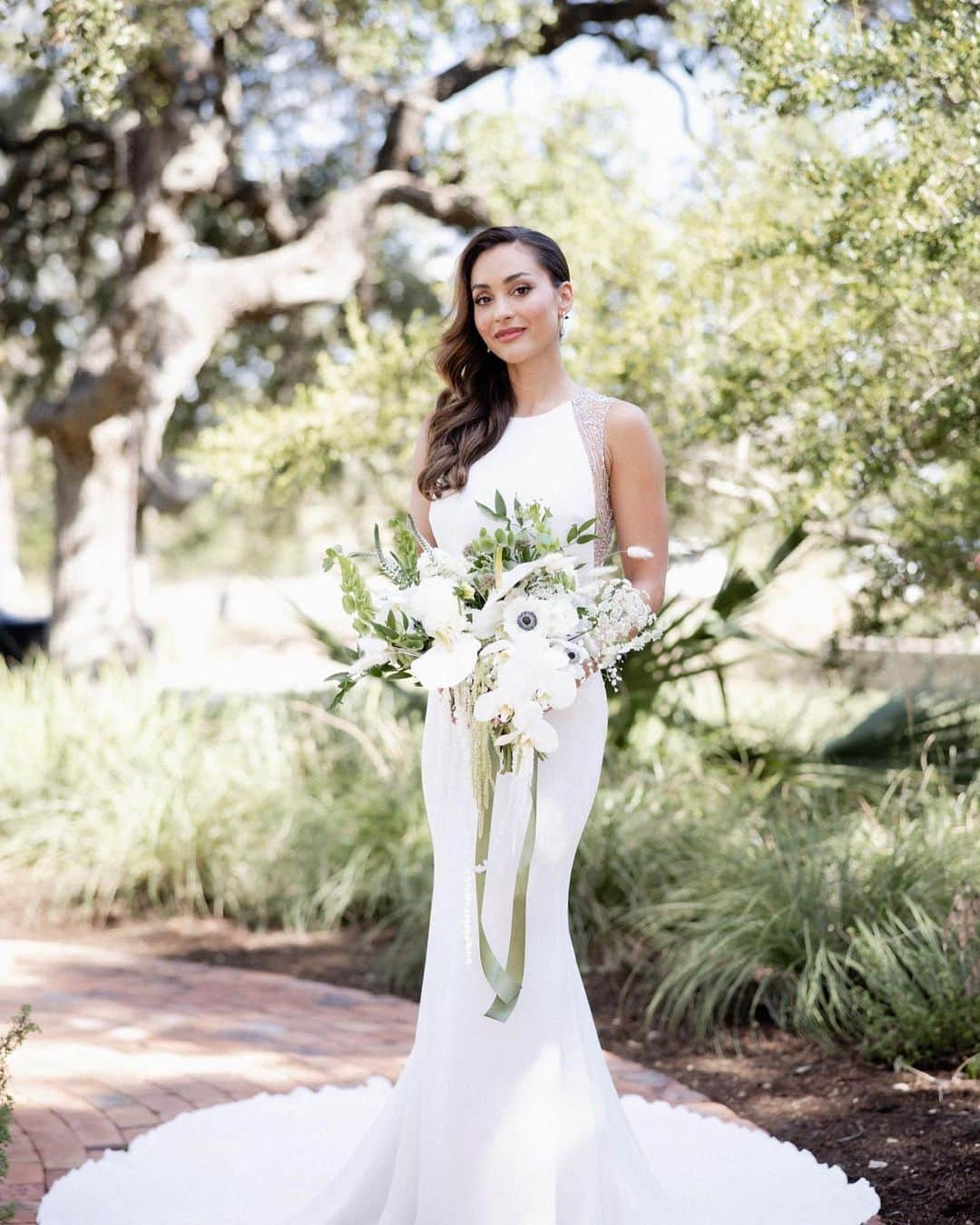 リンジー・モーガンさんのインスタグラム写真 - (リンジー・モーガンInstagram)「A @pronovias Bride 🤍  Thank you @pronovias for the most beautiful wedding dress & making this day the most magical of my life   Photography: Marcin Pawlowski @charmingimages Make up: Desirae Cherman  @desiraecherman  Hair: Michael Kanyon for KANYON Beauty @michaelkanyon  Nails: Ekaterina Danilina @that_russiangirl_」9月27日 1時30分 - linzzmorgan