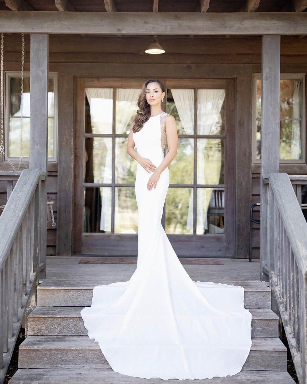 リンジー・モーガンのインスタグラム：「A @pronovias Bride 🤍  Thank you @pronovias for the most beautiful wedding dress & making this day the most magical of my life   Photography: Marcin Pawlowski @charmingimages Make up: Desirae Cherman  @desiraecherman  Hair: Michael Kanyon for KANYON Beauty @michaelkanyon  Nails: Ekaterina Danilina @that_russiangirl_」