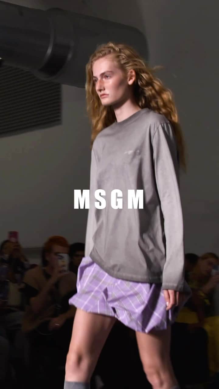 エムエスジーエムのインスタグラム：「Watch the full show at msgm.it  @massimogiorgetti」
