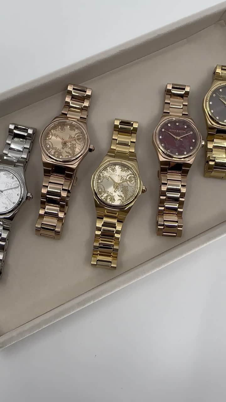 Olivia Burtonのインスタグラム：「It’s sports-meets-chic with our latest Mini Hexa addition. 🤍  The ultimate fusion of sporty and pretty will give you girlies effortless styling for all occasions. 💅  Tap to shop the collection or head to our Covent Garden Store!  #OliviaBurtonLondon #OliviaBurtonMoments #FW23 #WomensWatches」