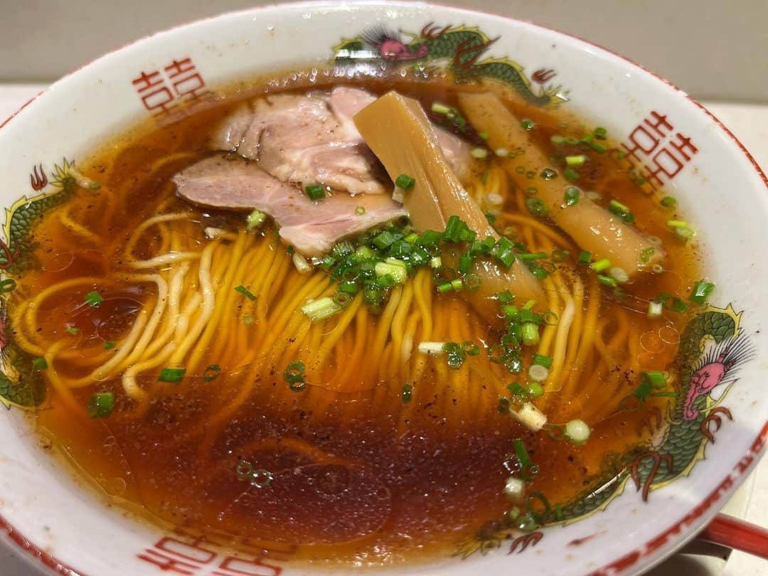 ですよ。のインスタグラム：「ラーメン食べちゃって…  あーいとぅいまてーん！ #ですよ #プロ謝罪師」