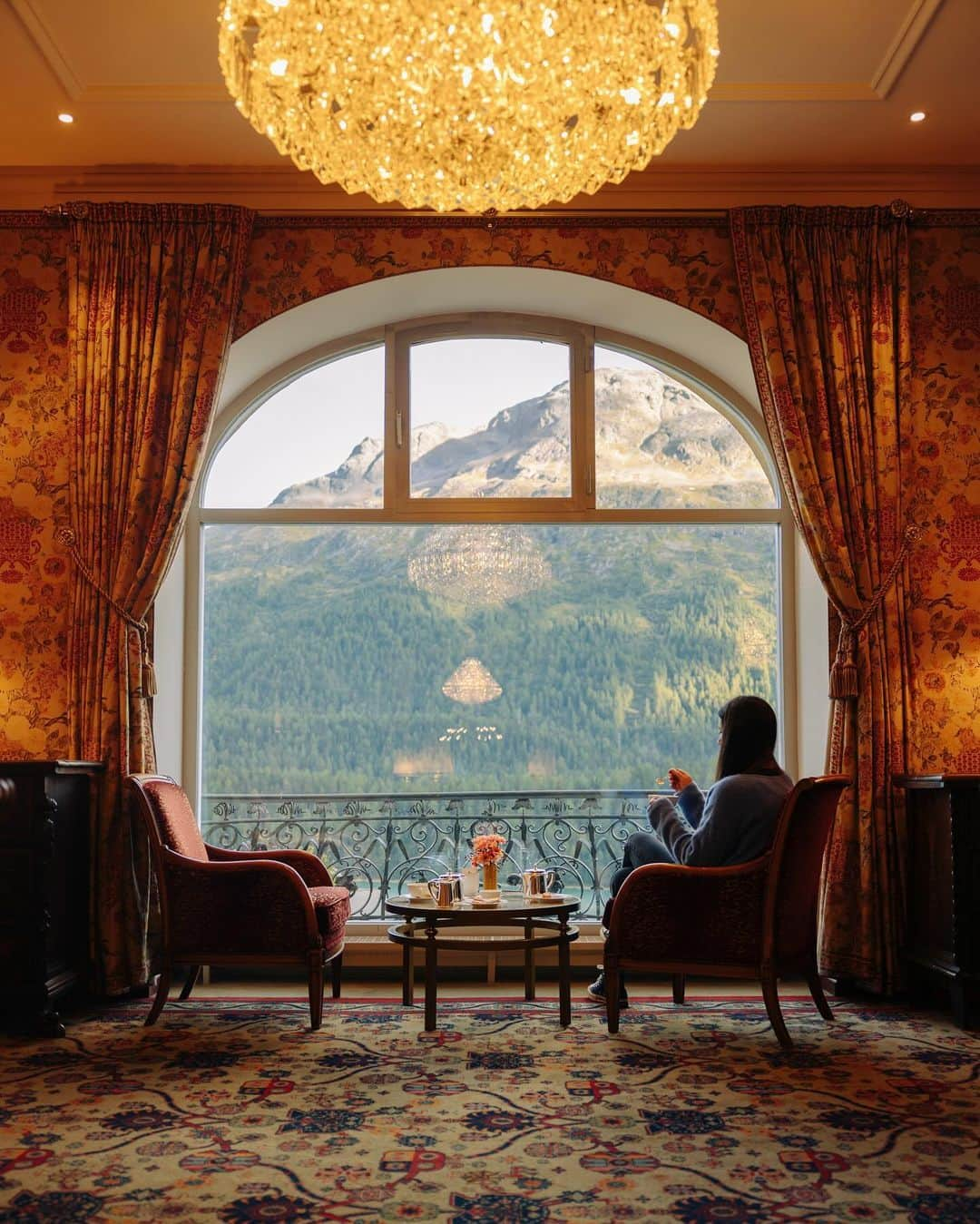 Alex Strohlさんのインスタグラム写真 - (Alex StrohlInstagram)「A summer isn’t complete without a jaunt to St Moritz… I really hesitated before taking on this project, photographing interiors for a high end hotel isn’t exactly my usual gig but @andreadabene was keen to come help with some of the scenes so it became a no brainer…   We didn’t know this was going to turn into one of our best hotel experiences — the @kulmhotel is one of those places that make you forget that time is passing. And we couldn’t pass on the opportunity..」9月27日 1時47分 - alexstrohl