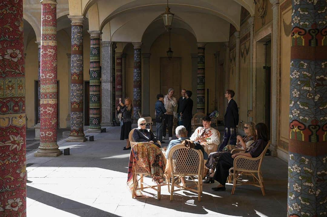 Pierre-Louis Masciaのインスタグラム：「Memories from a magic day in Milan at Palazzo Isimbardi. Pierre-Louis Mascia Spring Summer 2024 collection presentation, Voyage Autour De Mon Jardin. Thanks to everyone who made this day unforgettable!   @achillepinto @eplusestudio @cvcommunications @pascalelandot @showroompoint @showroom_ioime @klauser_ @apropostudionyc @e_noi_ @bonacina1889 @northsix」