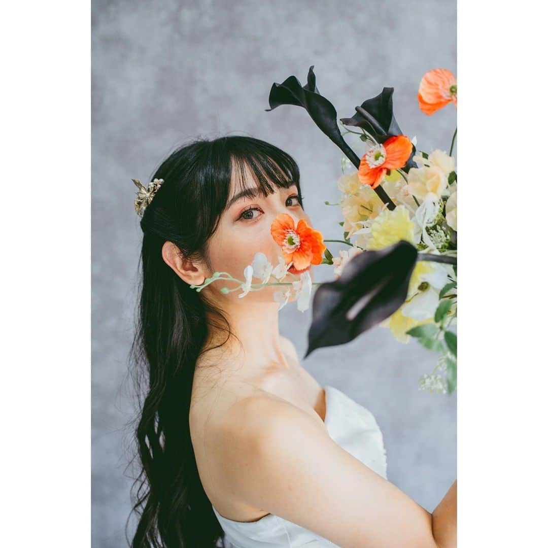 中村祐美子さんのインスタグラム写真 - (中村祐美子Instagram)「.  dress & hairmake @_naz.wedding_ @_nami_hairmake____ photo: @naitofilm 🕊️  #沖縄ウエディング #フォトウエディング #沖縄フォトウエディング #沖縄花嫁 #プレ花嫁 #ビーチウエディング #結婚式 #前撮り #ヘアメイク #衣装レンタル #フリーウエディングプランナー #リゾートウエディング #チャペル撮影 #人前結婚式 #沖縄前撮り」9月27日 7時30分 - yumiko_nakamura_artist