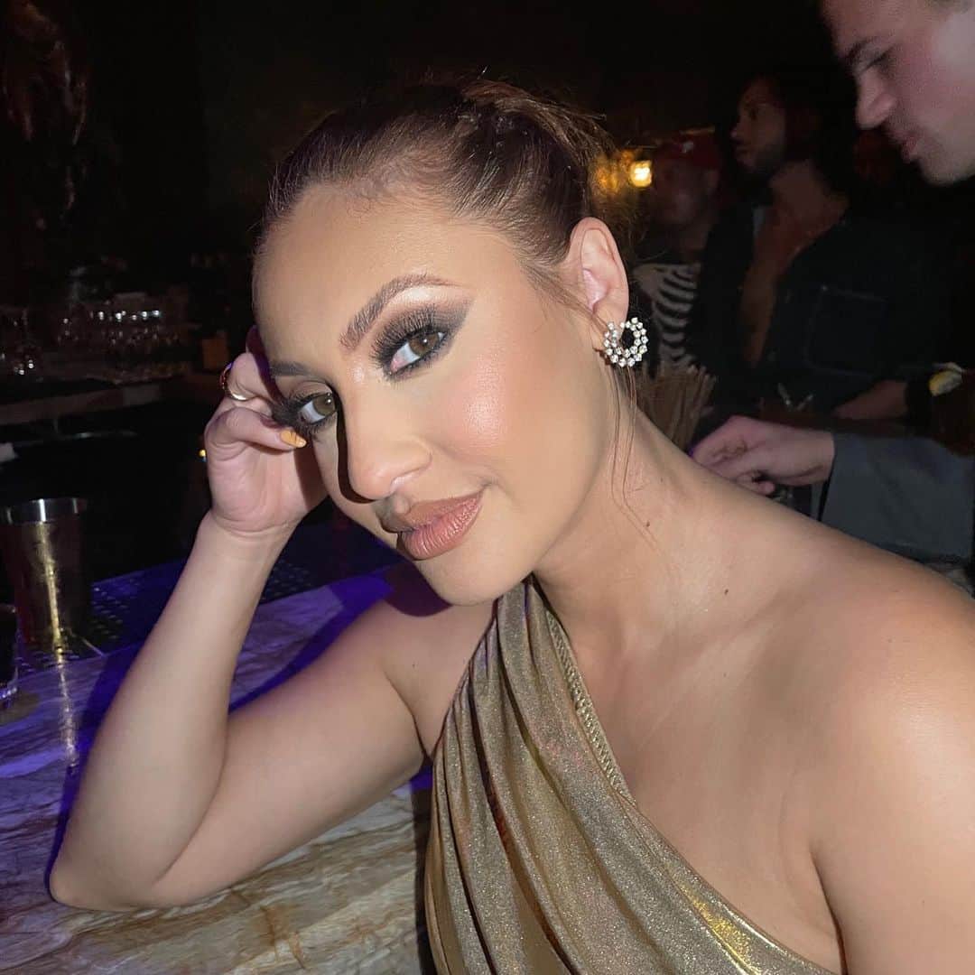 のインスタグラム：「@ashley901_ @briamakeup I’m going to need you to do this look on me again. Thanks ☺️」