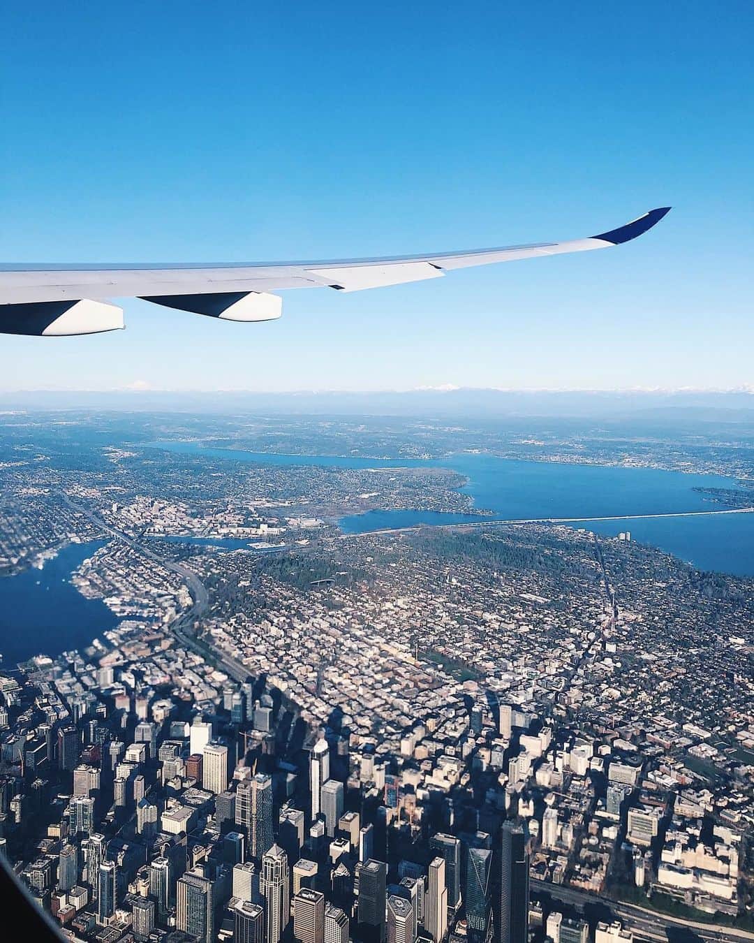 デルタ航空のインスタグラム：「Best guess on where this A330 is flying? 👀⁣ ⁣ Photo: @sungevan」
