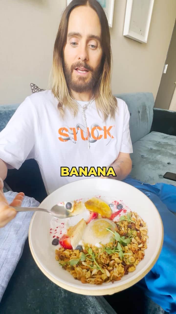 ジャレッド・レトのインスタグラム：「@jaredleto’s new album is out now, available everywhere. Food Budget: $$$  Recipe:  Dan Churchill’s famous Panna Cotta Granola from @theospreybk  #apartmenttherapy #apartment #nyc #nycapartment #nycapartmentseries」