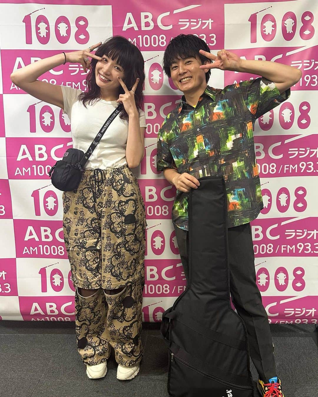 北條瑛祐さんのインスタグラム写真 - (北條瑛祐Instagram)「📻 【ABCミュージックパラダイス火曜日】  今夜で2年間担当したパーソナリティを卒業しました！ 深夜ラジオや音楽ラジオをいつか担当したいという想いはありましたが、まさか一度に両方を経験できるとは思いませんでした。  相方のいくちゃんや火曜日スタッフ、たくさんのゲストのみなさん！ 素敵な時間をありがとうございました😊  そしてリスナーのみなさん。 最後までたくさんのお便りやメッセージをいただき本当に感謝です☺️ またどこかでお会いしましょう〜！！ 　 来週以降も番組をよろしくお願いします✨ バク転もギターもなんとか出来てよかったです✌️  #ABCラジオ #ミューパラ #最終回でチェリー卒業」9月27日 2時16分 - eisukehojo_abc