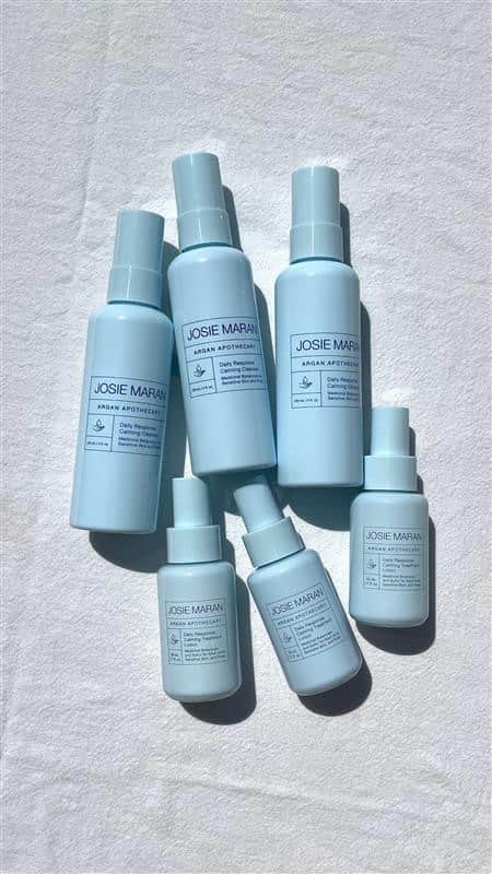 ジョジー・マランのインスタグラム：「Step aside acne, mama nature has other plans! It’s time for a Giveaway! We’re giving 6 winners a three-month supply of our new Argan Apothecary Cleanser and Treatment Lotion to clear and nourish congested skin with potent plant-powered formulas. 🌿  How to enter:  💙 Like and Save this post  💙 Follow us on Tiktok and Instagram @josiemaran 💙 Tag a friend below who needs to try Argan Apothecary  🌿 Extra entry to win: Share this to your stories and tag us!   Good luck! *18+, Open to USA & CA Residents Only. The giveaway ends on 10/3 at 11:59 pm PST. The winners will be contacted via DM by the @josiemaran account only in the following days. This giveaway is not sponsored, endorsed, or administered by Instagram.」