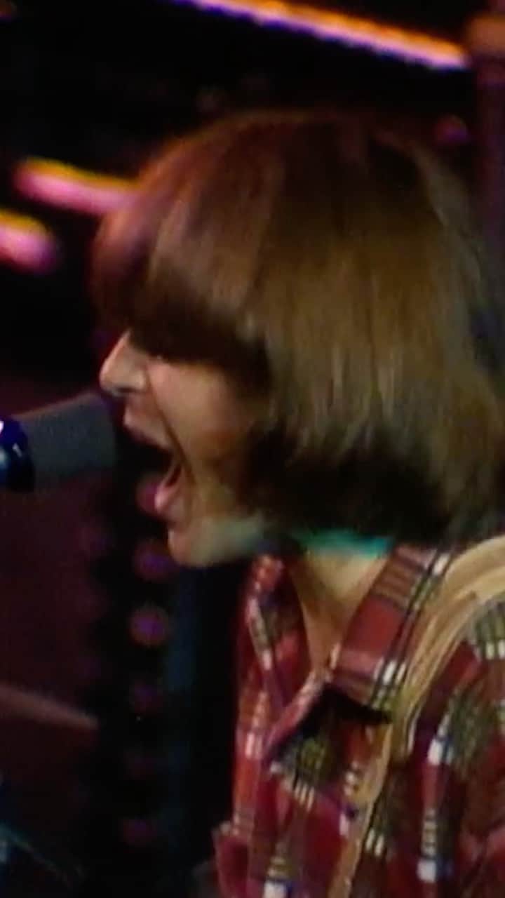 ジョン・フォガティのインスタグラム：「“Travelin’ Band” live from our Royal Albert Hall performance in 1970 🎸  This song was written by John in 1970, and featured on the album, “Cosmo’s Factory”. It was one of three singles from the album that reached the top 5 on the billboard charts 🎶   What’s your favorite song from “Cosmo’s Factory”?」