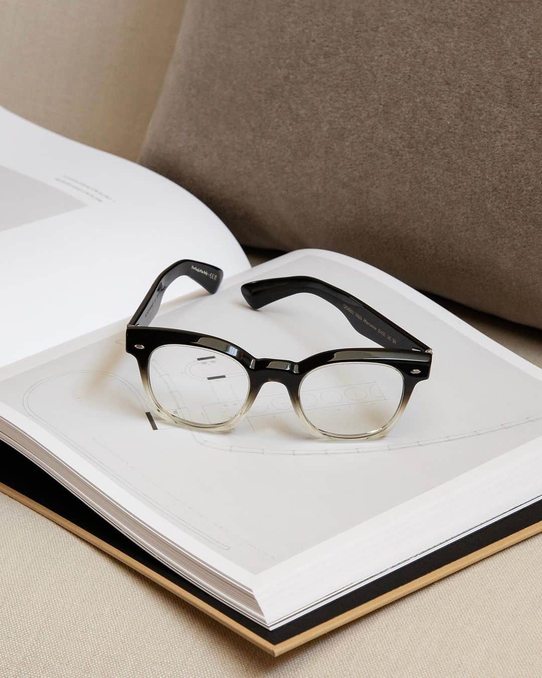 オリバーピープルズのインスタグラム：「Reimagined optical. Transform a sunglass into an optical frame in-store. ⁠ Merceaux and Davri imagined as optical styles.」