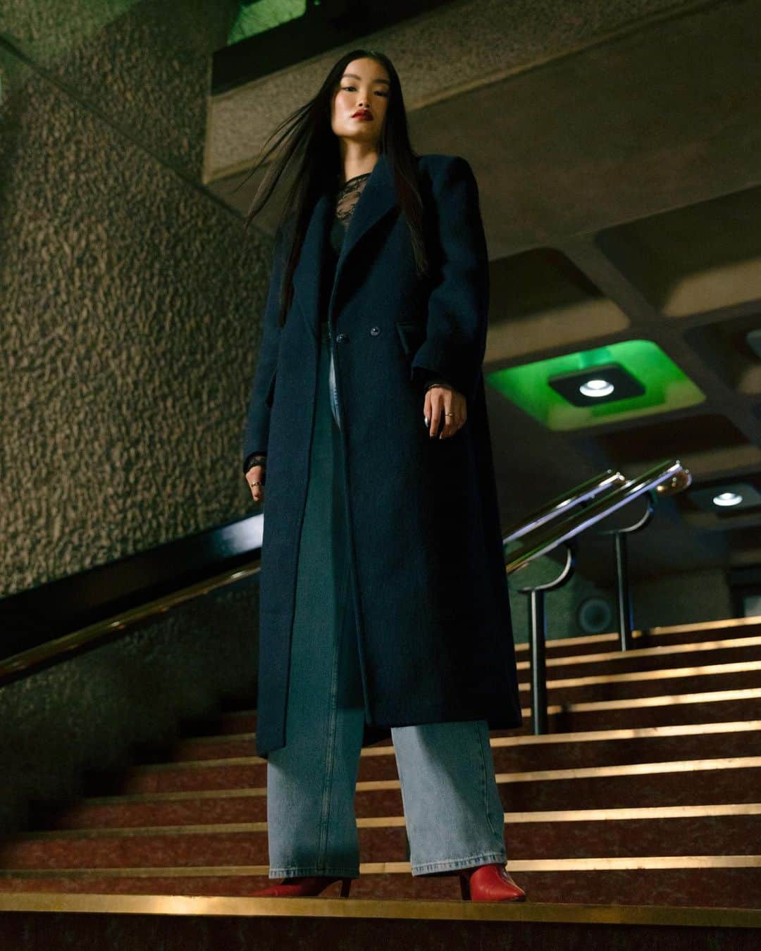 トップショップのインスタグラム：「Chic & versatile - AW23 has arrived.  Navy oversized wool-blend coat [127553921]  Available on ASOS.COM」