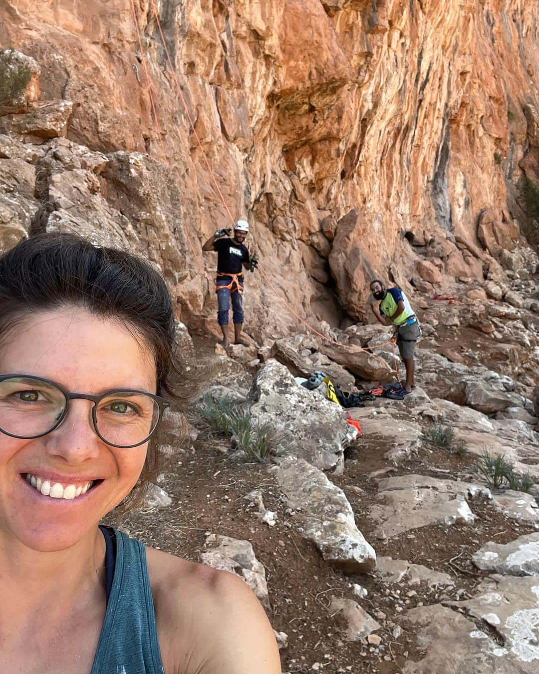 ニナ・カプレツさんのインスタグラム写真 - (ニナ・カプレツInstagram)「One of Morocco’s endless good piece of rock! 🤟🤟🤟  It’s always mind blowing to feel how small the 🧗🏻‍♀️ climbing community is and how easy we can create links and go out play together. Thanks @bj_abdel and @adnane_ber for showing us Oued Al Abid  #lovemorocco🇲🇦 #rockclimbing   @andreabasecamp @petzl_official @scarpaspa @arcteryx」9月27日 2時32分 - ninacaprez