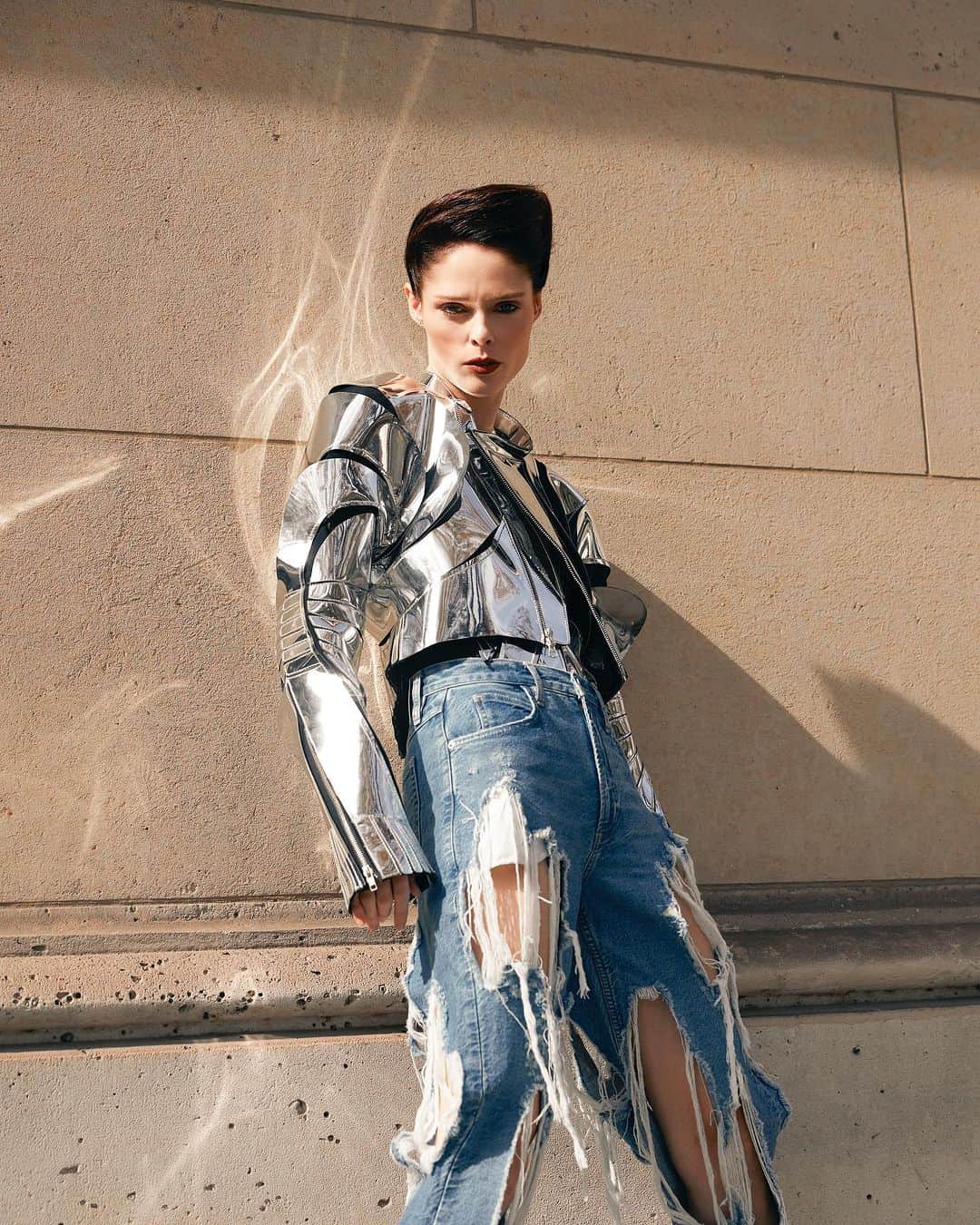 ココ・ロシャのインスタグラム：「Ready for my first Knight in Paris! ⚔️ the final week of fashion month is upon us! Styled by @altorrin, glam by @carolynrosecina, photos by @jeaniestehrphoto!」