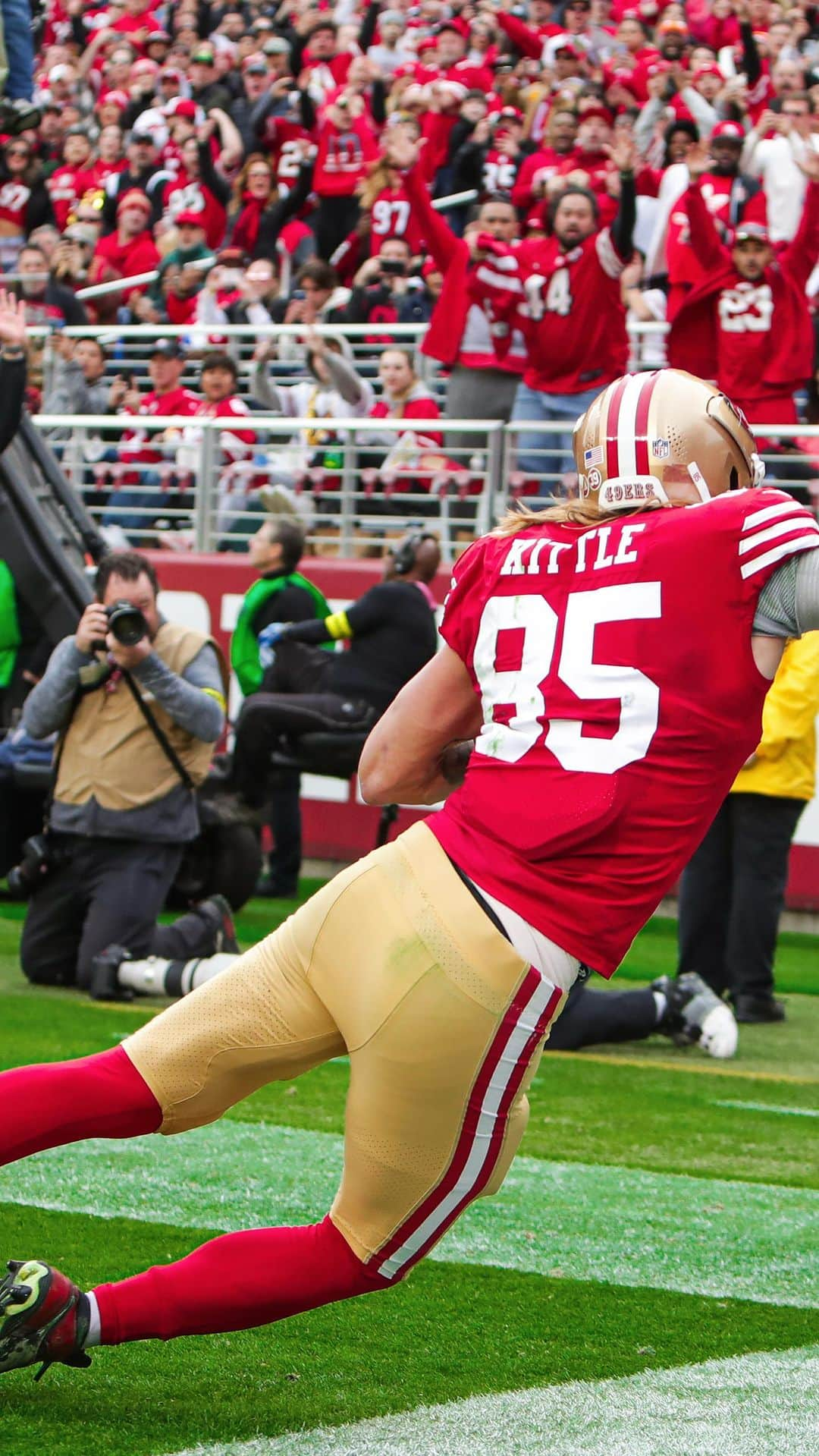 サンフランシスコ・フォーティナイナーズのインスタグラム：「The footwork 🤌  Catch #AZvsSF on @nflonfox」