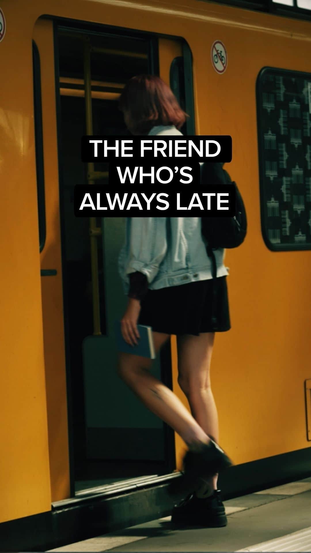 ミニーマウスのインスタグラム：「We all have that friend who needs to be told an earlier start time! ⏰」