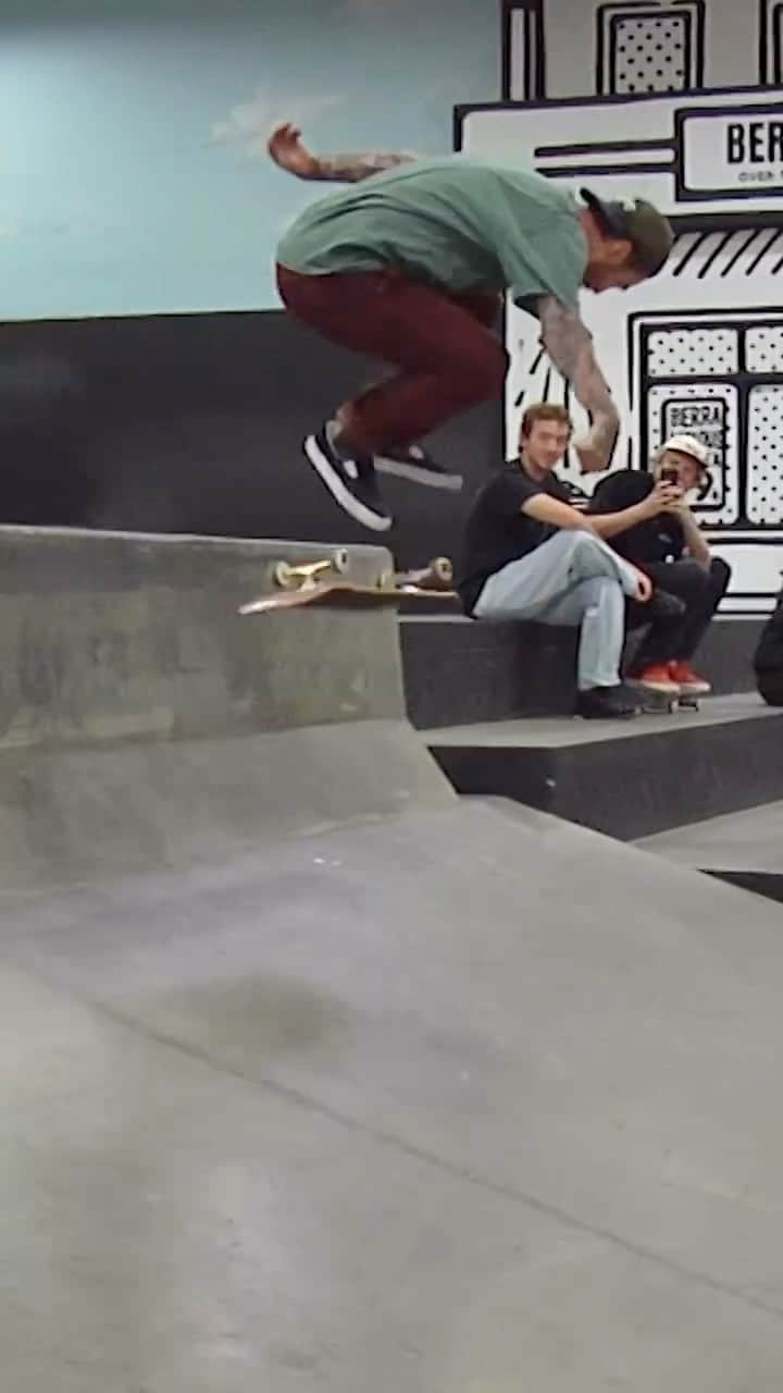 The Berricsのインスタグラム：「Just to add to the chaos of this past weekend’s BATB 13 games, here’s @damplunkett doing an awesome wallride kickflip right between @erickoston and @chriscobracole… mid game 😂  Hit the link in bio to watch @seanmalto and @erickoston vs @chriscobracole in Round 2 now playing on TheBerrics.com #skateboardingisfun #berrics #batb13   *Autographed Eric Koston, Carlos Ribeiro, Sean Malto and Chris Cole Round 2 BATB 13: Freedom Finals Night Ticket Boards are available now in The @berricscanteen! @cariumaskateboarding @primitiveskate」