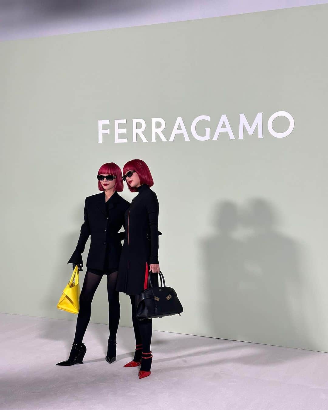 AMIさんのインスタグラム写真 - (AMIInstagram)「Before @ferragamo ❤️  とても美しいショーでした🌹 グリーンやブルーのカラー使いも素敵でした✨  📸 @jayzoophotography   #mfw」9月27日 2時49分 - amixxamiaya
