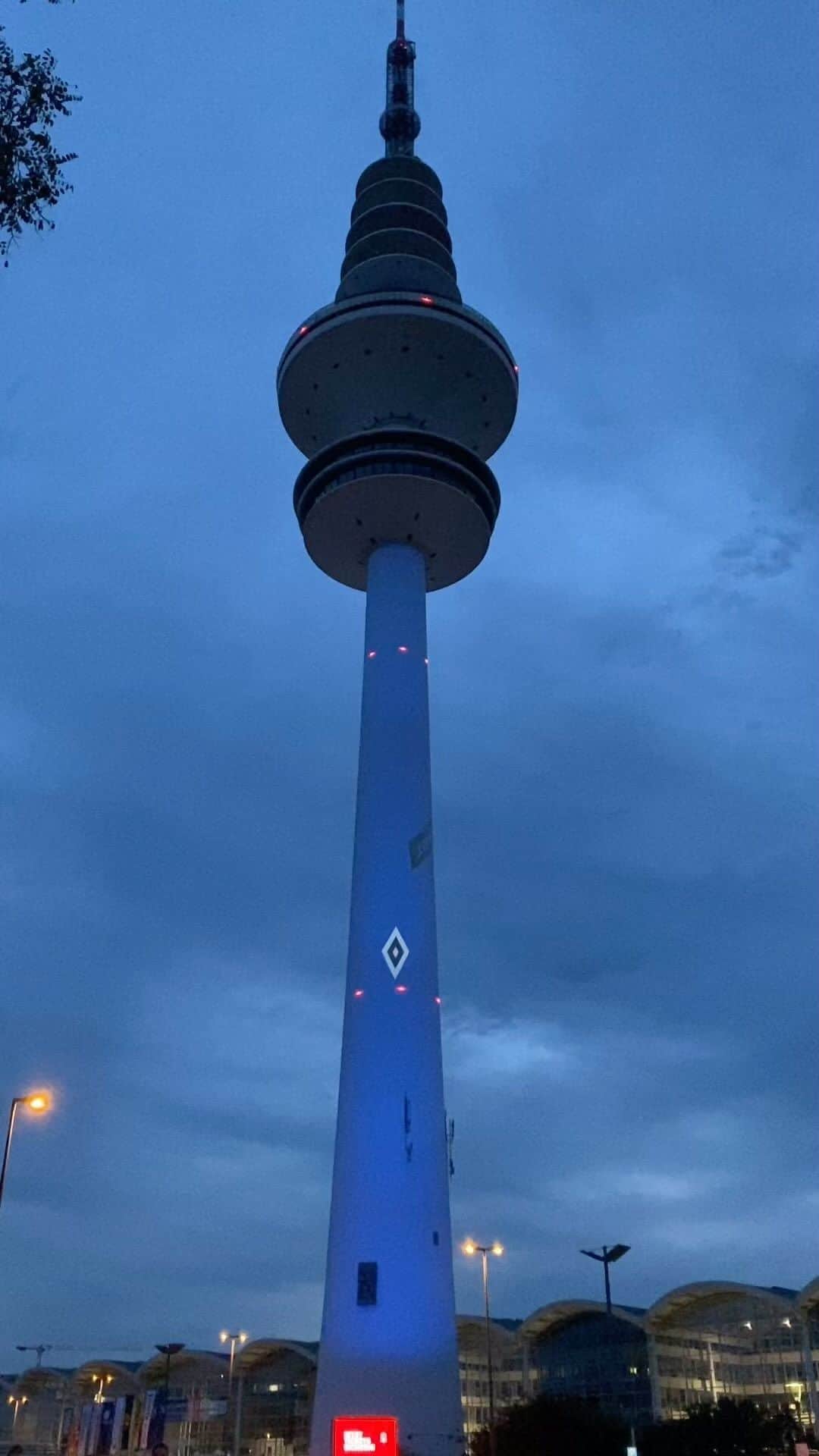マルセル・ヤンセンのインスタグラム：「100.000 Mitglieder. Eine Familie. Wir sind der HSV. 🔷   #HunderttausendxHSV #nurderhsv」