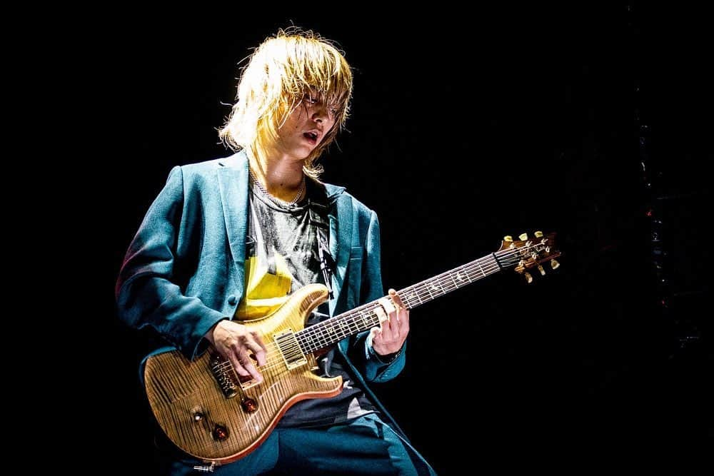 Toru さんのインスタグラム写真 - (Toru Instagram)「Thank you for waiting for us Manila🇵🇭❤️ I’m really happy to be back!! Tonight was special moment and also you guys were amazing!! Love you guys so much!! 📸 @ruihashimoto  #oneokrock  #luxurydisease」9月27日 3時08分 - toru_10969