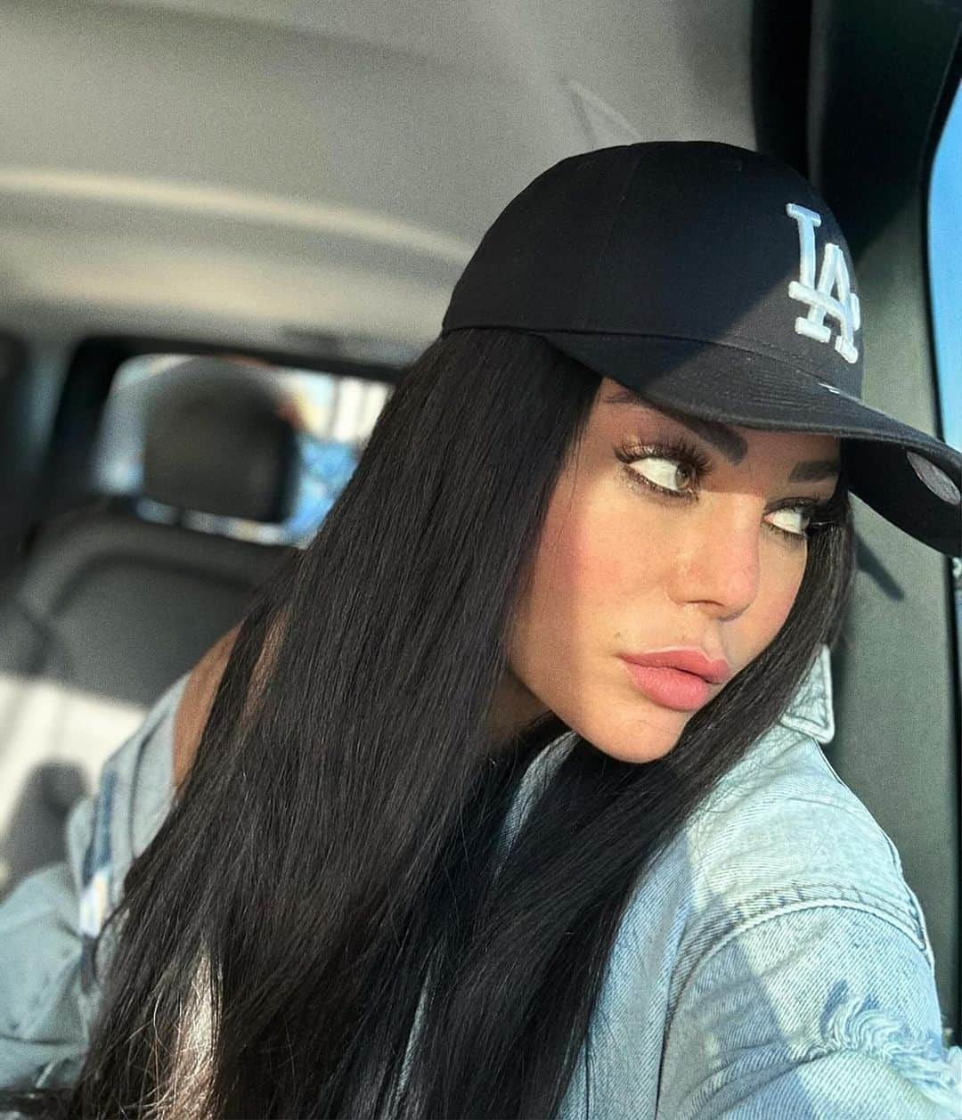 さんのインスタグラム写真 - (Instagram)「Kindness Melts hearts.  And when you Believe in yourself and know you’re Enough, the light you Radiate will touch everyone around.💖 #offtogreatdays #Haifawehbe」9月27日 3時03分 - haifawehbe