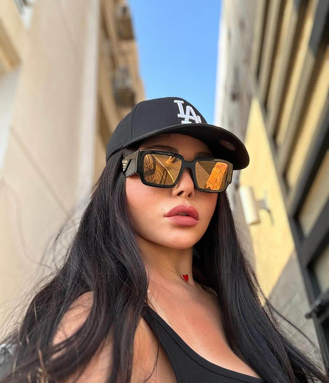 さんのインスタグラム写真 - (Instagram)「Kindness Melts hearts.  And when you Believe in yourself and know you’re Enough, the light you Radiate will touch everyone around.💖 #offtogreatdays #Haifawehbe」9月27日 3時03分 - haifawehbe