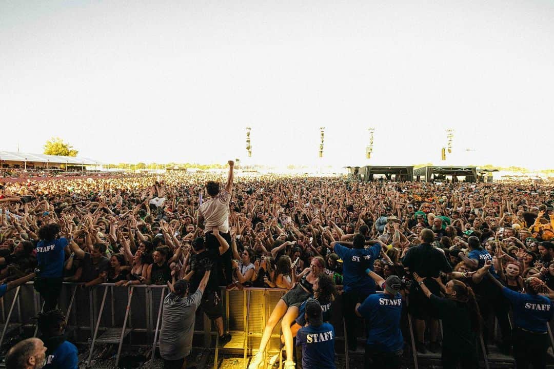 Jaime Preciadoのインスタグラム：「Damn, that’s a lot of Emergency Contacts out there ❤️ #louderthanlifefestival   📸 @v.trvn」