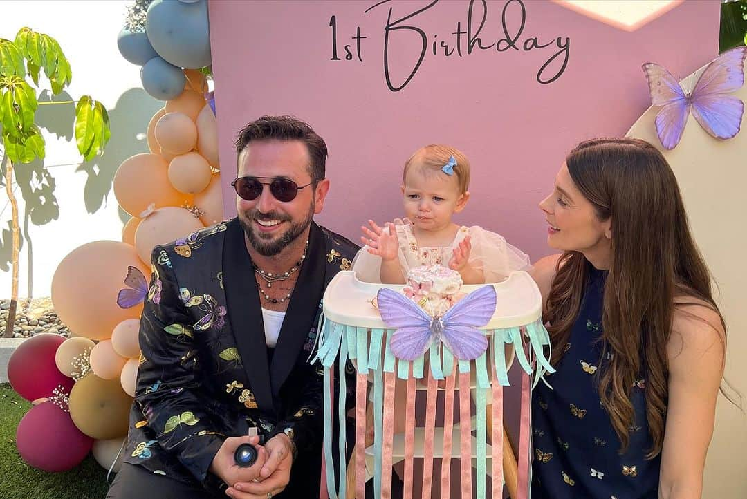 アシュリー・グリーンさんのインスタグラム写真 - (アシュリー・グリーンInstagram)「The most beautiful first birthday for my little butterfly. Thank you to everyone who made this day special. Shout out to @thepicnic.collective for helping bring this vision to life in the most wonderful way. Everything was perfect and little miss had a blast.」9月27日 3時07分 - ashleygreene