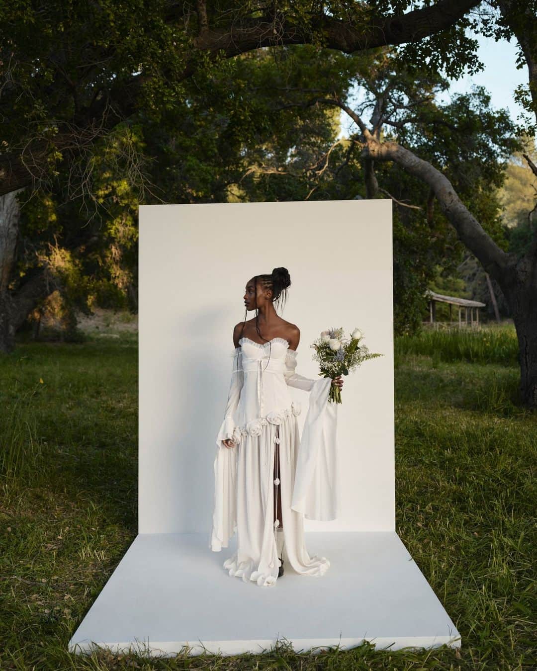 For Love & Lemonsのインスタグラム：「FL&L LOVES LOVE 🕊️ Introducing Fall ’23 Bridal. An intricately designed bridal collection made with love for you and your special day. Forever stars here. #forloveandlemons  Model @bola.edun Photog @brcarr MUA @hadiakabir Hair @_uncle__lee_ Stylist @pursenboots Stylist Asst @laurenelizabethprior Production @nightsweekendsprod」