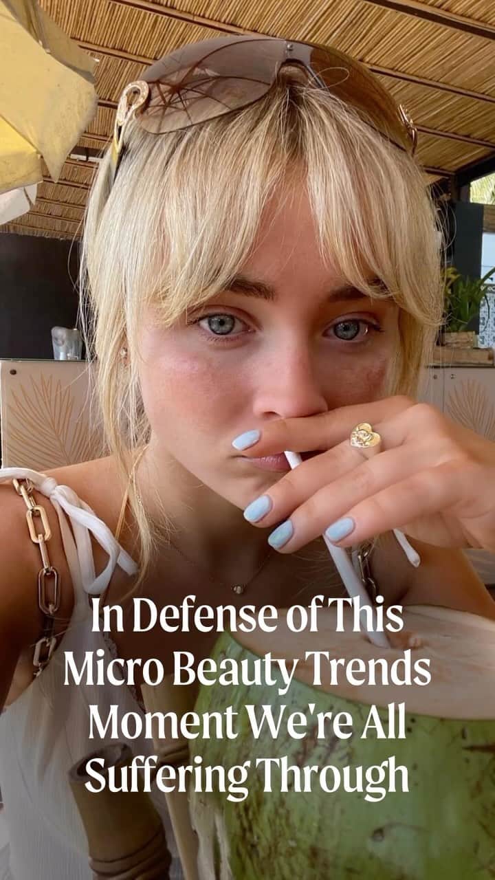 Cosmopolitanのインスタグラム：「It feels like the sheer volume of new beauty trends (all named after food somehow?) is growing by the day and some people aren’t here for it. Cosmo beauty editor @ebethgillette is ~not~ one of them. “Give me blueberry-milk-chocolate-cinnamon-candy-glazed-doughnut or give me death!” At the link in bio, Beth makes a strong case for approachable beauty trends.」