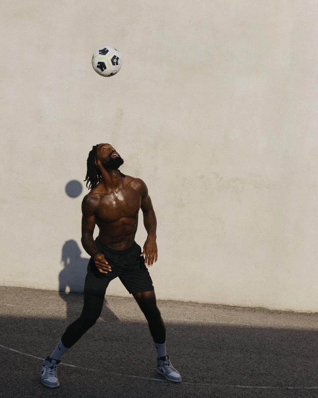 ヨハン・ジュルーさんのインスタグラム写真 - (ヨハン・ジュルーInstagram)「Early morning workout Through the lens of @guillaumemegevand ⭐️」9月27日 4時27分 - johan_djourou