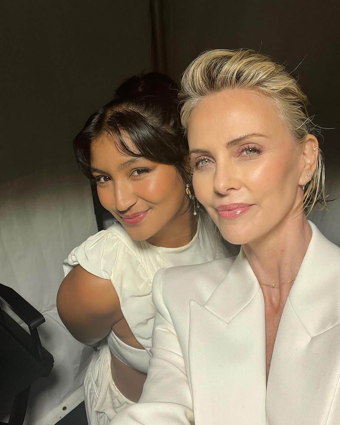 シャーリーズ・セロンさんのインスタグラム写真 - (シャーリーズ・セロンInstagram)「Lately.」9月27日 4時35分 - charlizeafrica