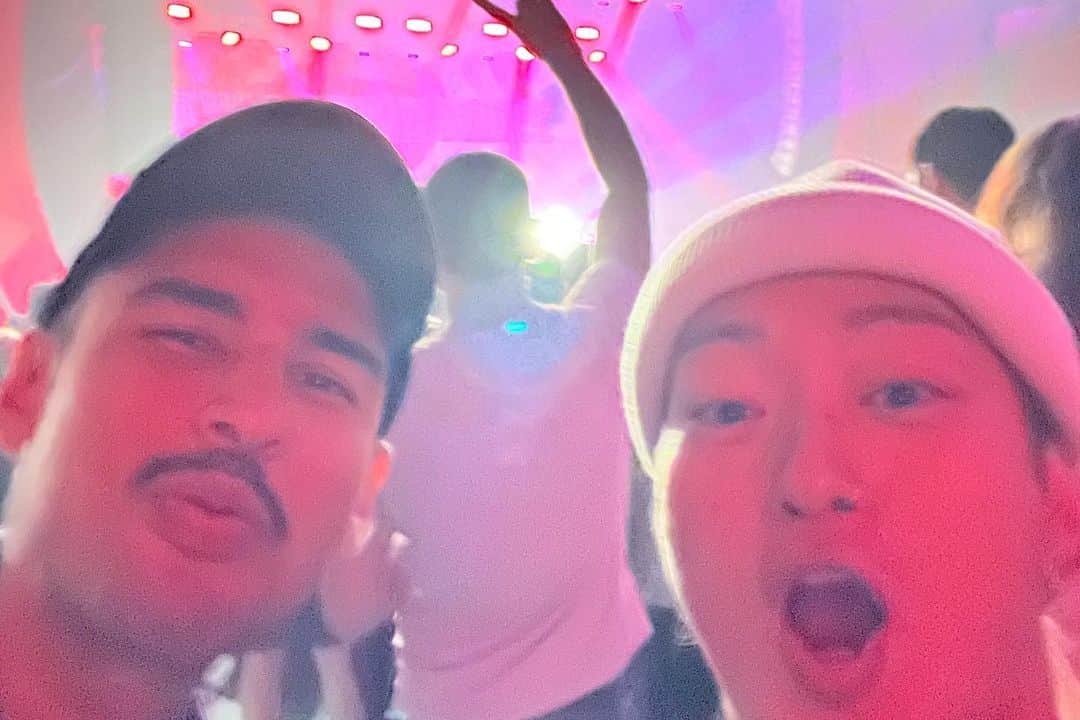 SINさんのインスタグラム写真 - (SINInstagram)「Sooo glad I met @felipesanchez and @howie.808 on this tour. They're the kindest, funniest, and chillest people I've ever met. They made my US trip lit 🔥🔥」9月27日 4時34分 - yureneiro