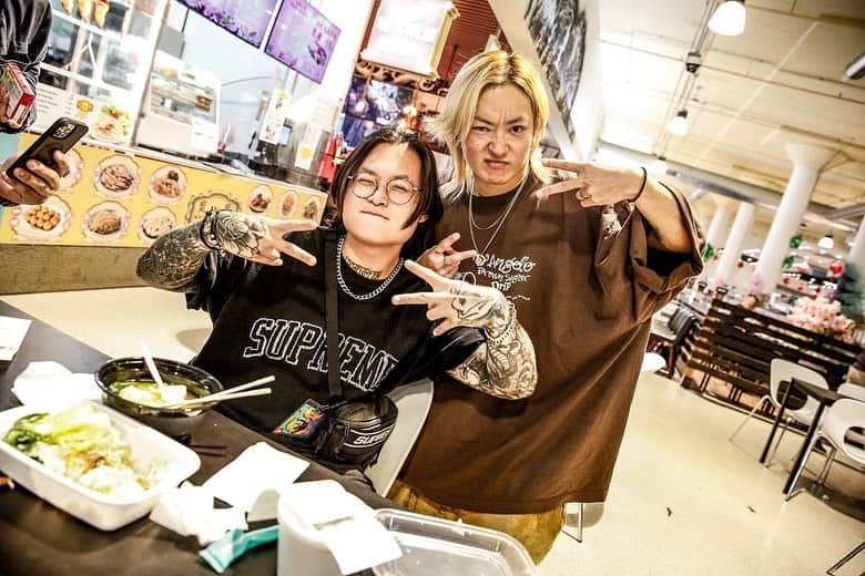 SINさんのインスタグラム写真 - (SINInstagram)「Sooo glad I met @felipesanchez and @howie.808 on this tour. They're the kindest, funniest, and chillest people I've ever met. They made my US trip lit 🔥🔥」9月27日 4時34分 - yureneiro