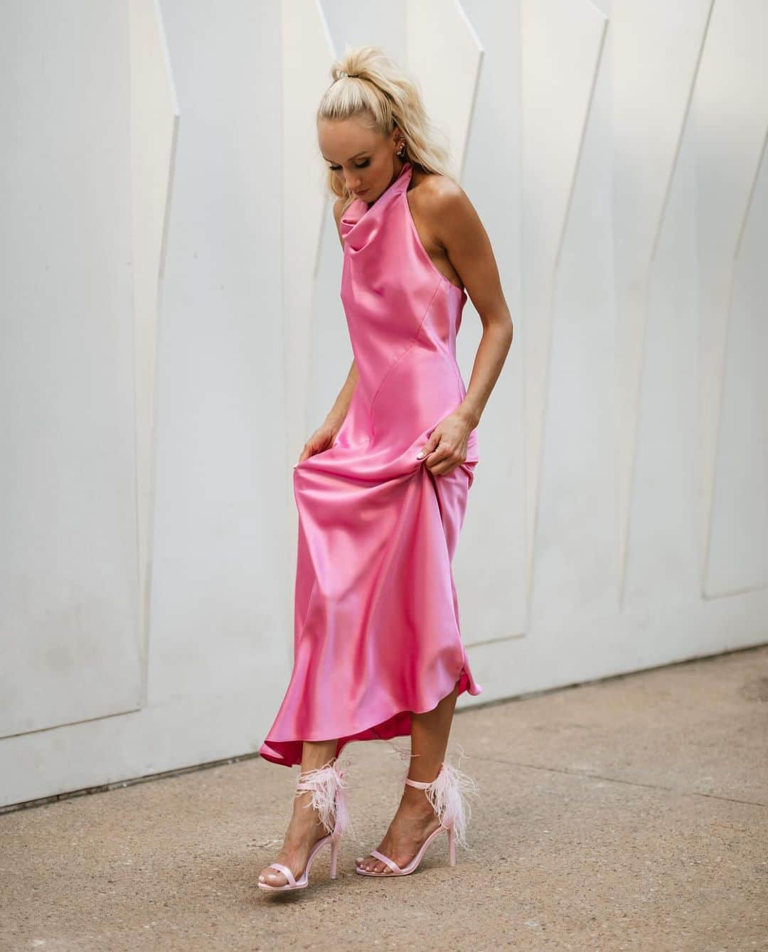 ナスティア・リューキンのインスタグラム：「Everyone say hi to the Jenny Dress in pink! This is the perfect asymmetrical cowl neck dress that elevates any wardrobe. Hitting right at the ankle, it’s flowy and elegant and SOOO flattering. It will be your new go-to for events, your closet BFF if you will. Which is why she is aptly named after my best friend, Jenny 💗 PS pair her with the Gemma heel for a dressier vibe!!    Coming 11/6 to @dillards online and select stores 💕 #nastialiukinxgiannibini @giannibiniofficial」