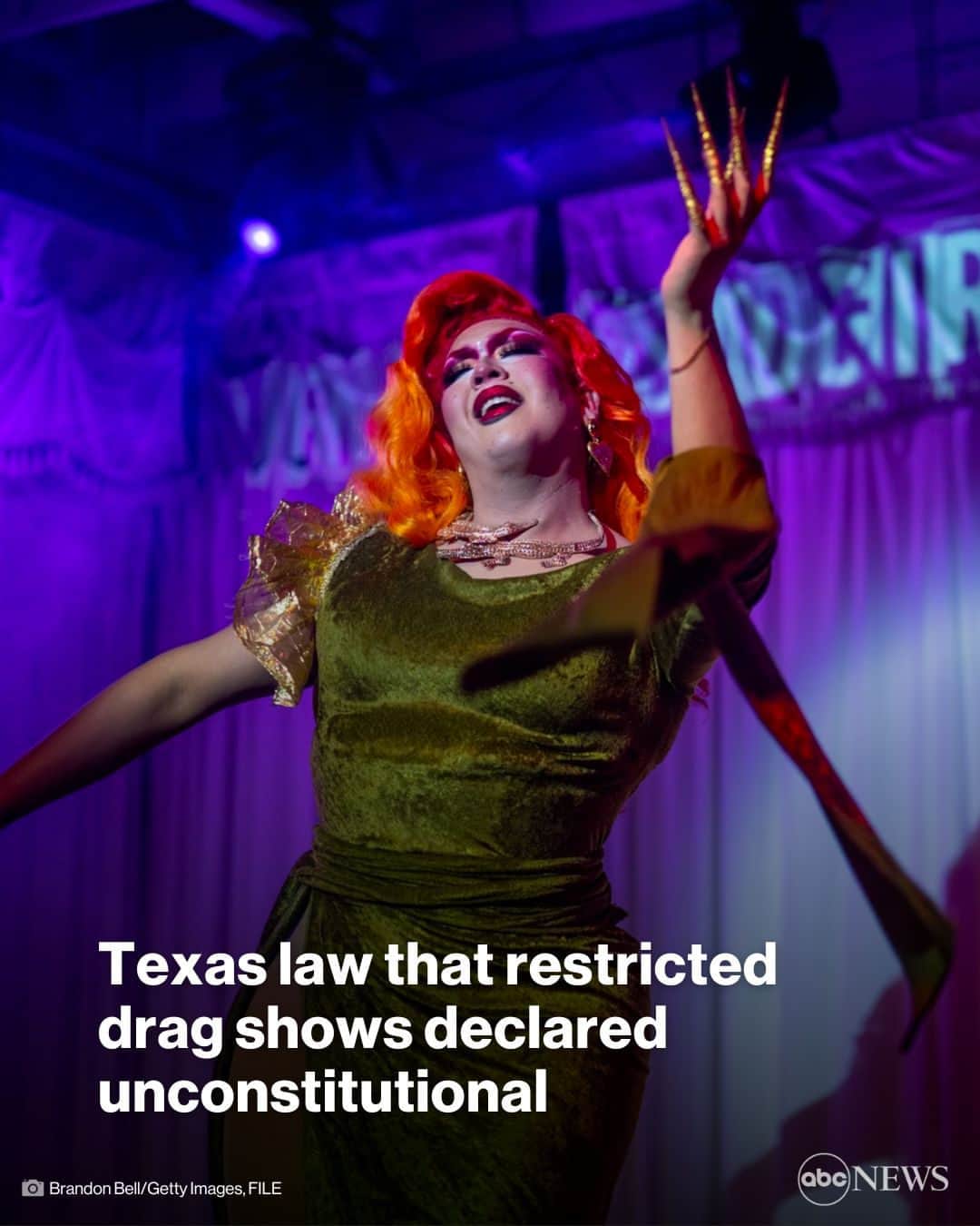 ABC Newsのインスタグラム：「A federal judge has issued a permanent injunction against a Texas bill that restricted "sexually oriented performances" and has been criticized for limiting public drag performances in the state.  U.S. District Judge David Hittner said the law is an "unconstitutional restriction on speech" and "violates the First Amendment as incorporated to Texas by the Fourteenth Amendment of the United States Constitution." MORE AT LINK IN BIO.」